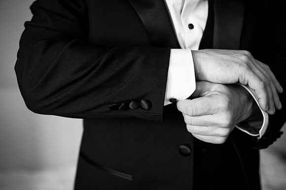 Groom preparation detail